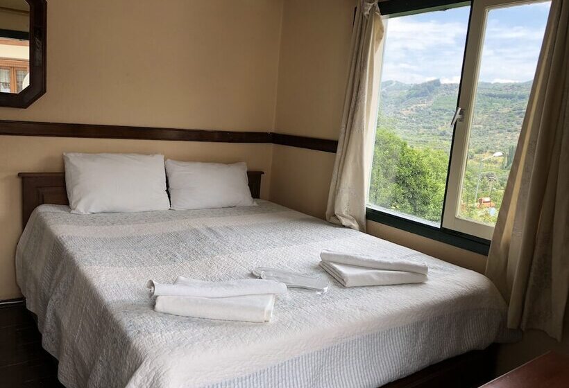 בית מלון כפרי Wisteria Guest House