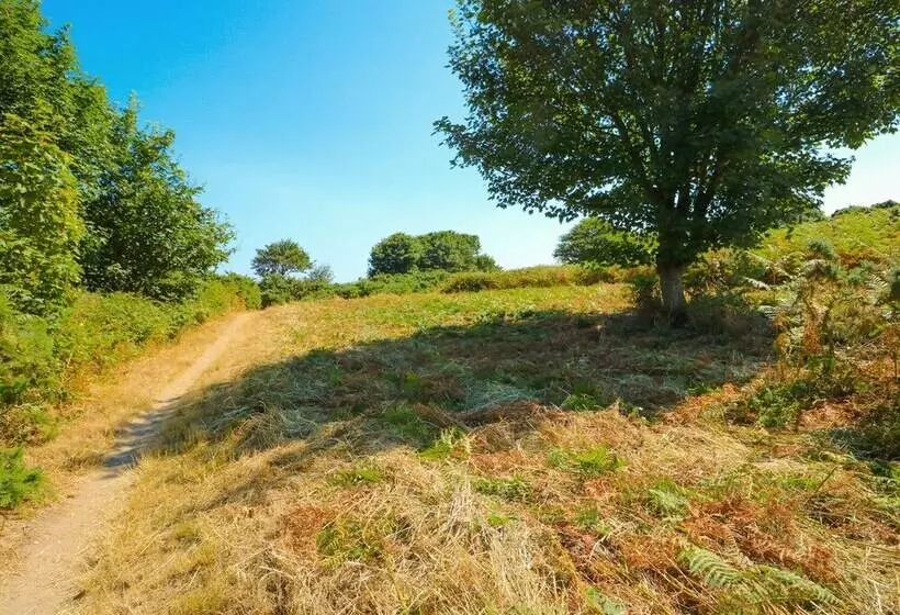 Howards Hill West