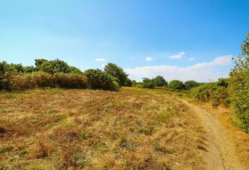 Howards Hill West