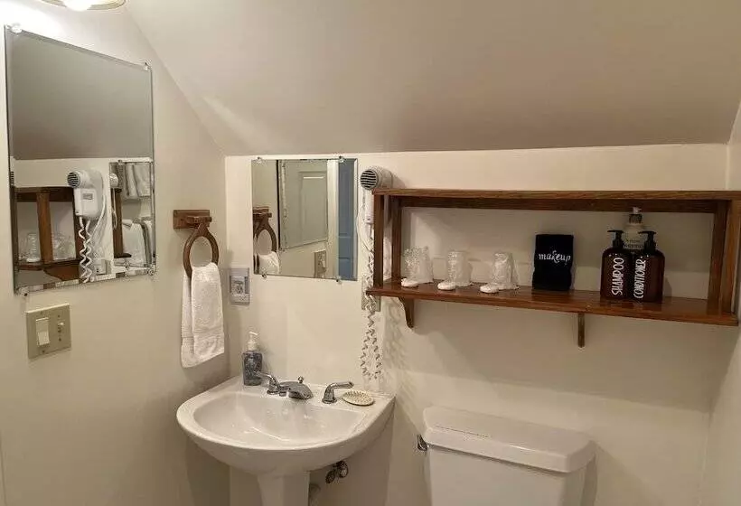 Majatalo At The White House