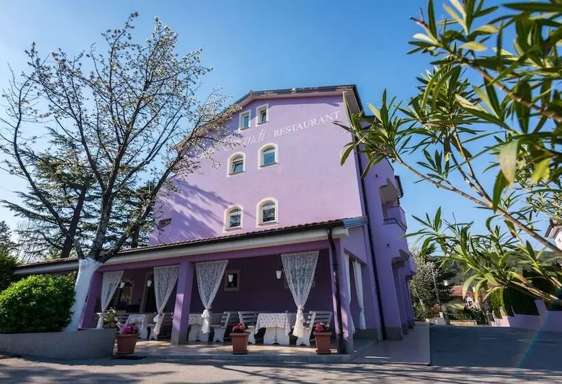 Majatalo Villa Sandi   Free Parking