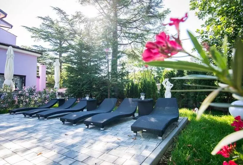 Majatalo Villa Sandi   Free Parking