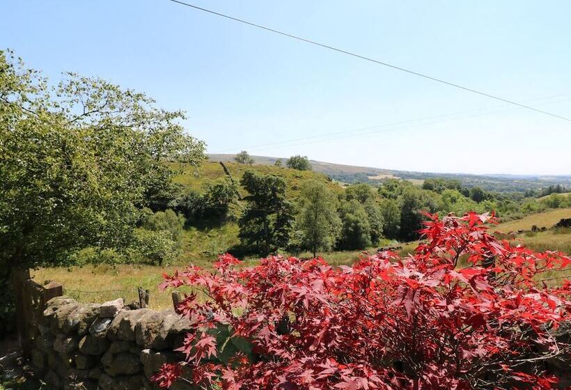 The Laburnum Retreat Shepherd Hut Private Hot Tub