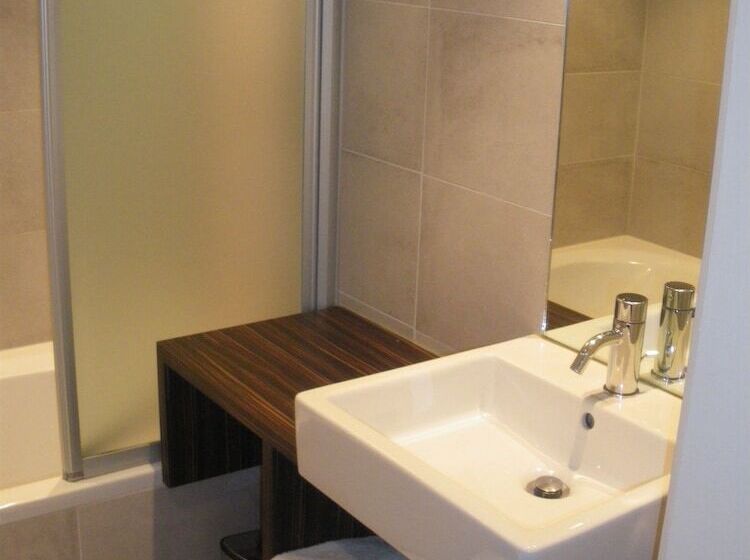 تختخواب و صبحانه Amaryllis Hotel Veurne