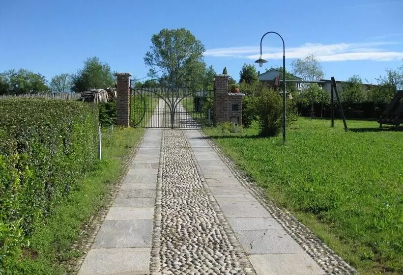 ホテル Cascina Ponchietta