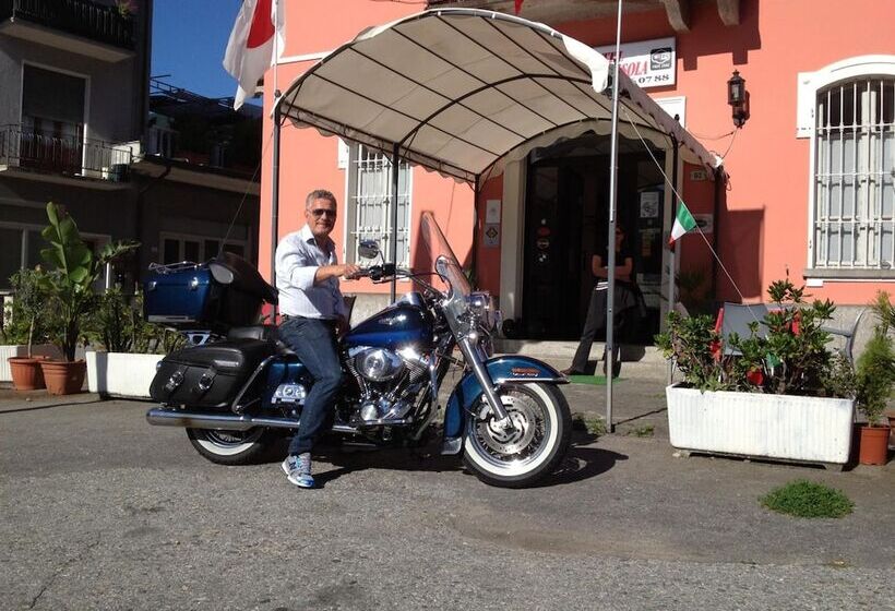 ホテル Domodossola