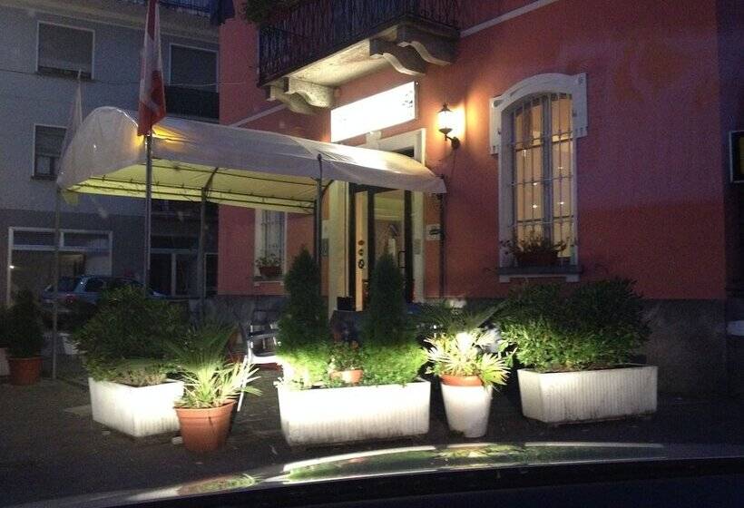 ホテル Domodossola