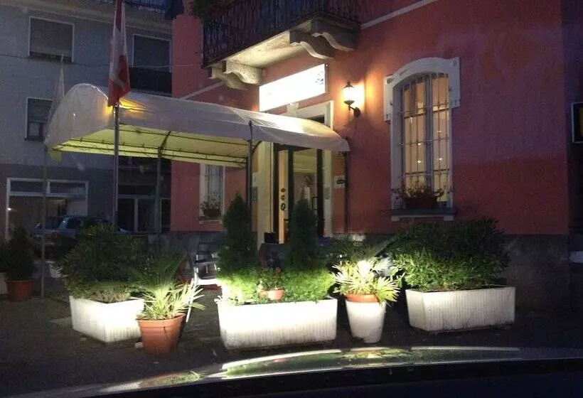 ホテル Domodossola
