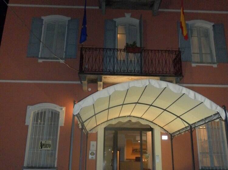 ホテル Domodossola