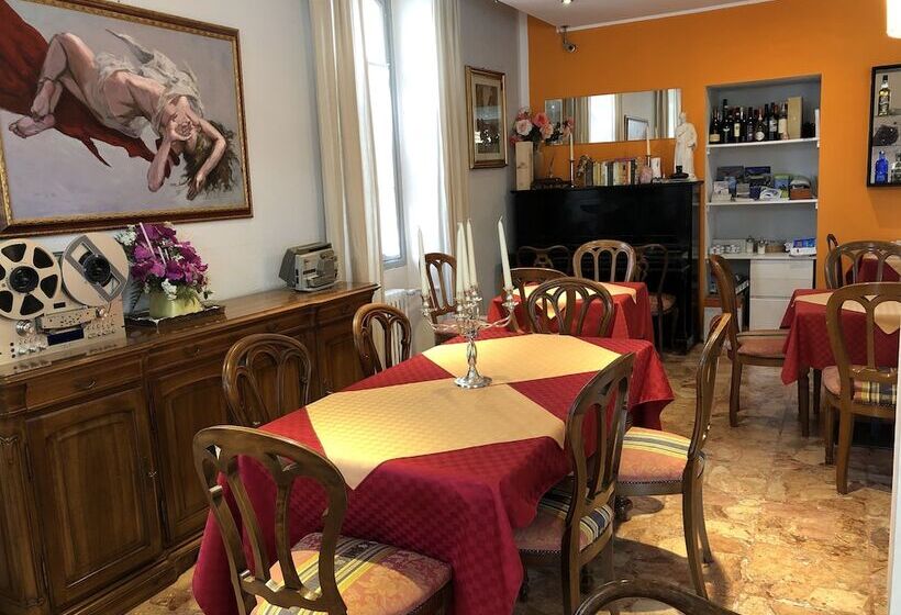 ホテル Domodossola