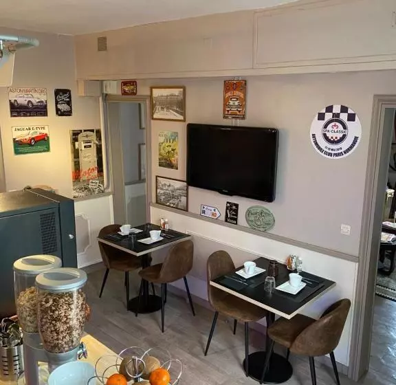 ホテル Hôtel Céline   Hôtel De La Gare