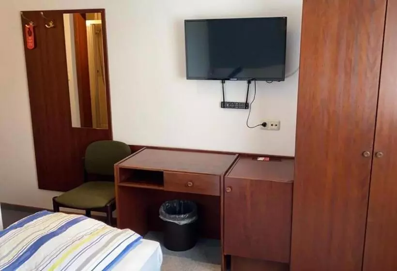 هتل Pension Weller