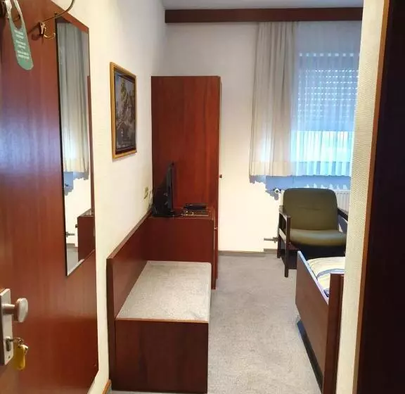 هتل Pension Weller