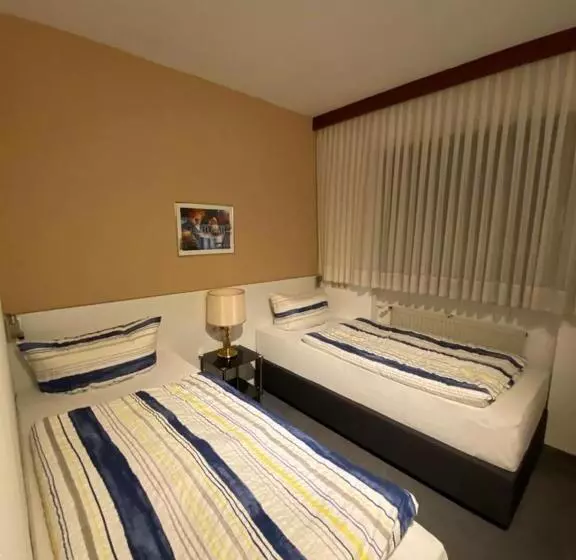 هتل Pension Weller