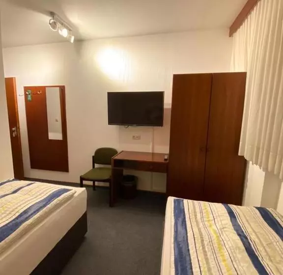 هتل Pension Weller