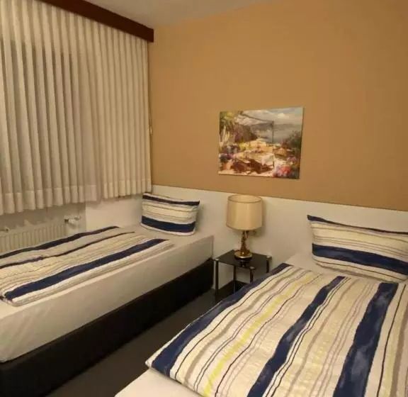 هتل Pension Weller