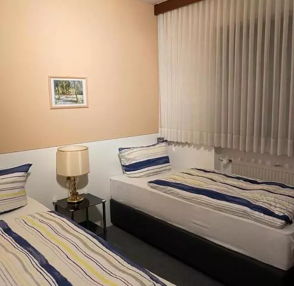 هتل Pension Weller