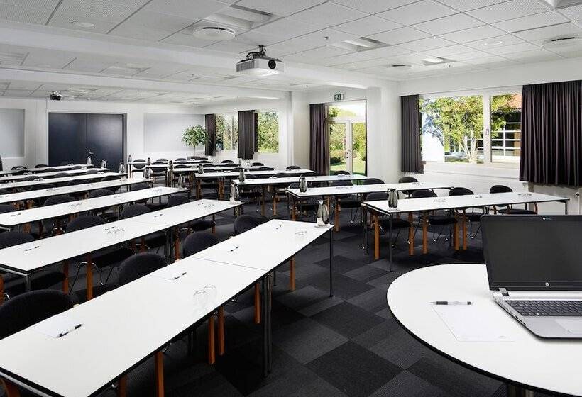 Trinity Hotel Og Konference