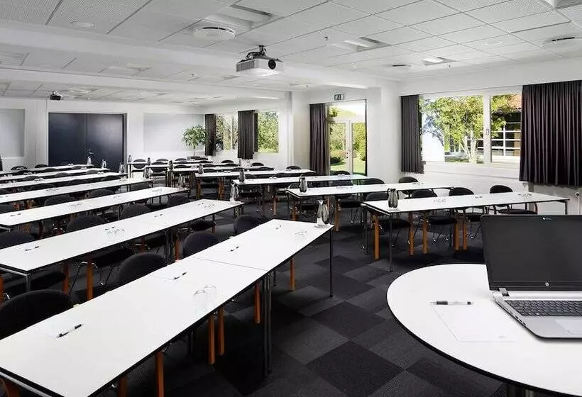 Trinity Hotel Og Konference