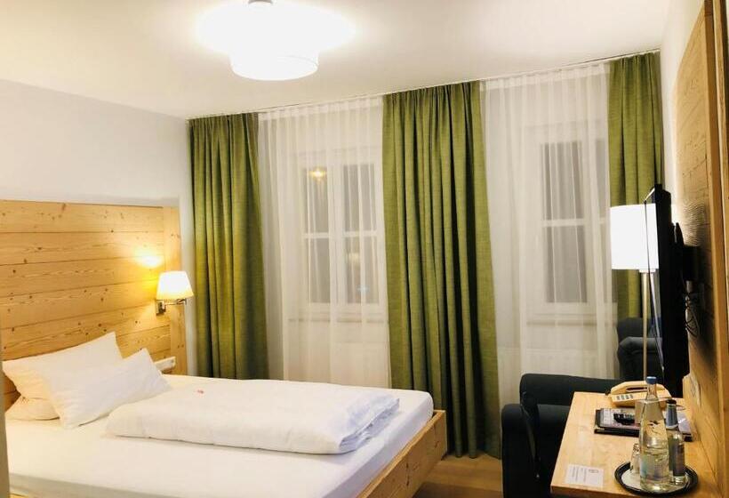 酒店 Württembergischer Hof