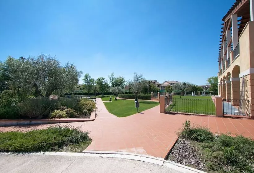 Резиденция Garda Resort Village