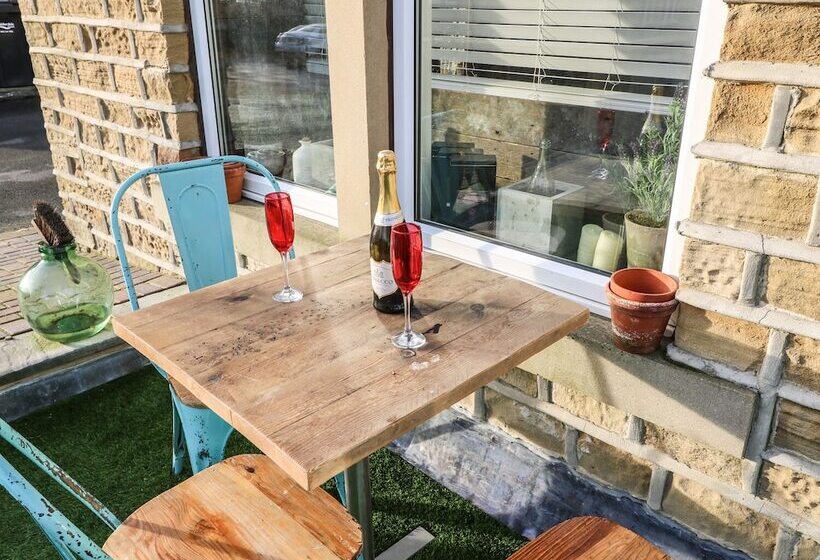 One Eight Three Guest Cottage