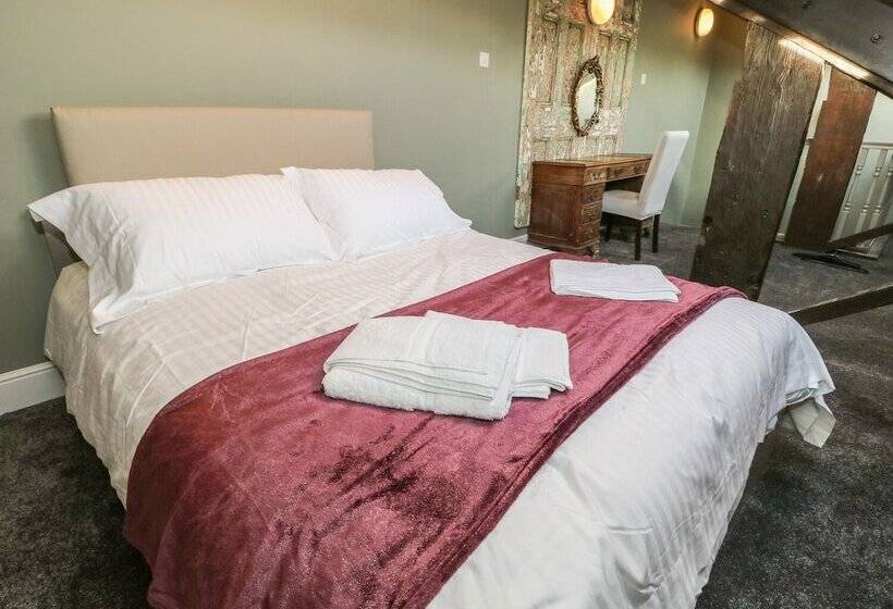 One Eight Three Guest Cottage