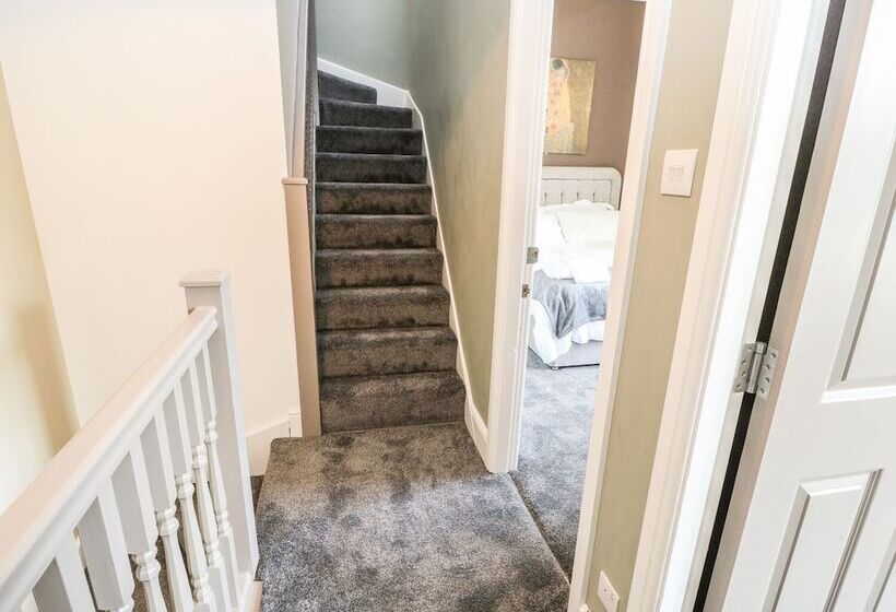 One Eight Three Guest Cottage