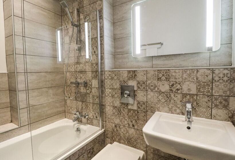 One Eight Three Guest Cottage