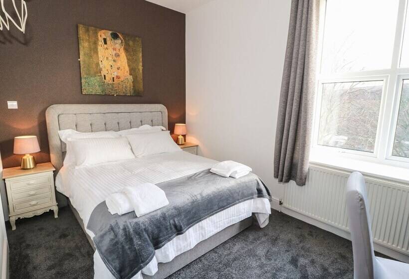 One Eight Three Guest Cottage