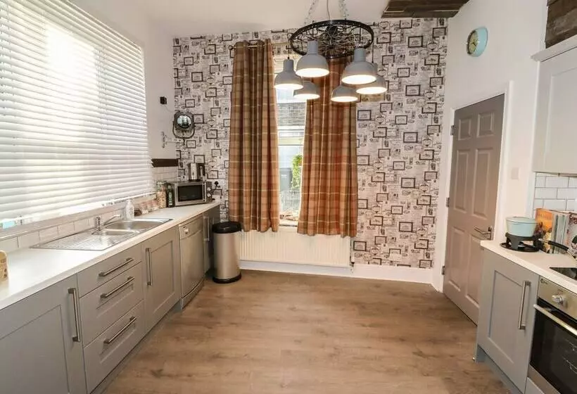 One Eight Three Guest Cottage
