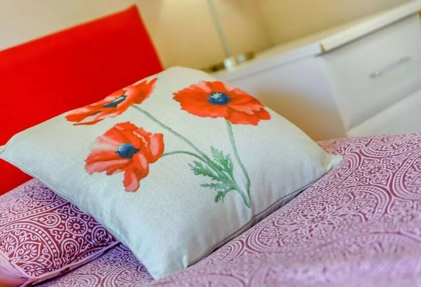 Poppy Lodge