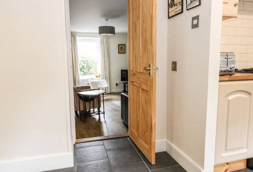 1 Blinkbonny Cottages