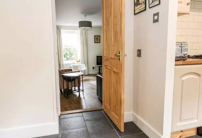 1 Blinkbonny Cottages