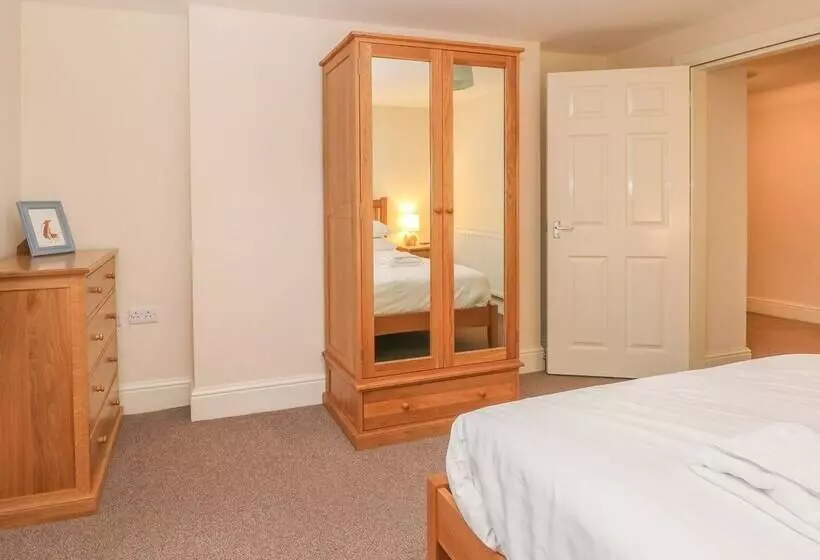1 Southgate