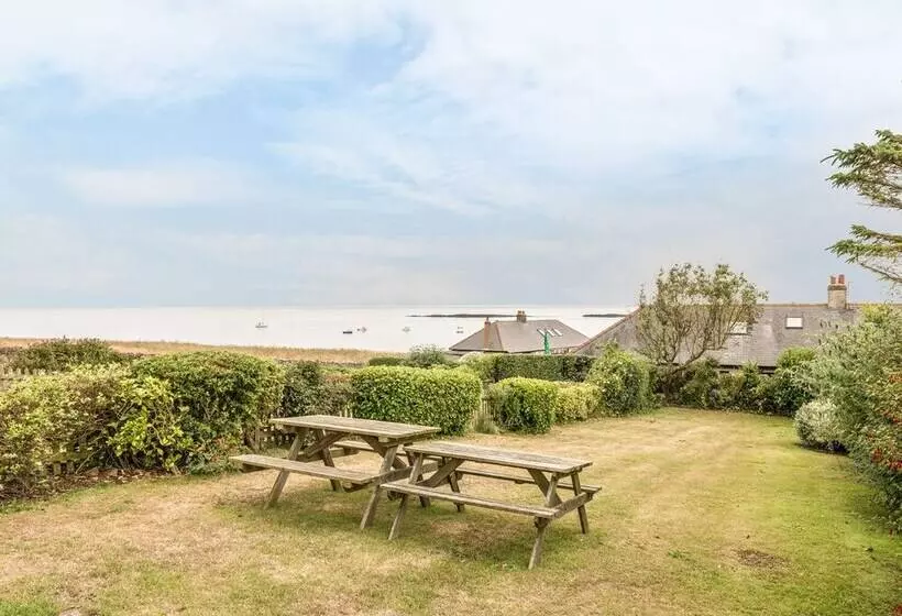 3b Coastguard Cottages