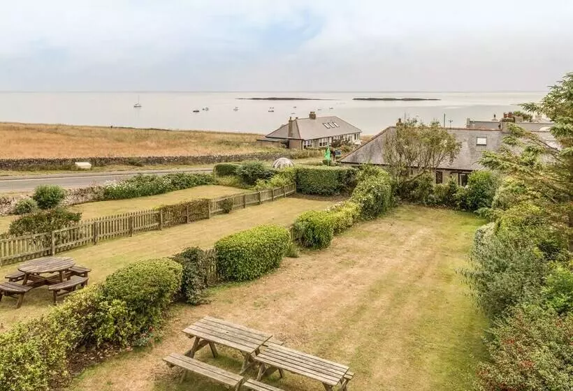 3b Coastguard Cottages