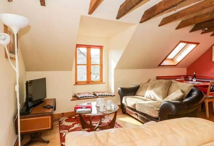 Larch Cottage