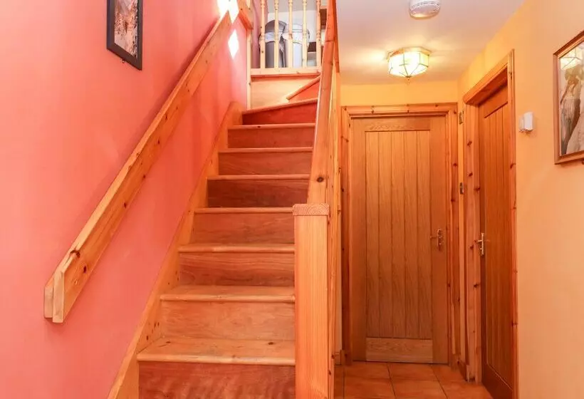 Larch Cottage