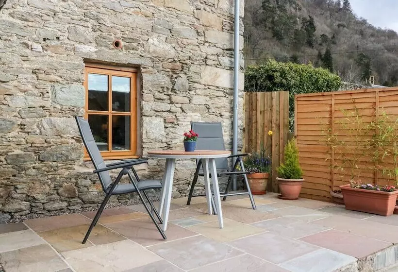 Larch Cottage
