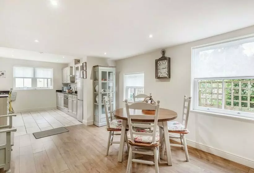 Magnolia Cottage
