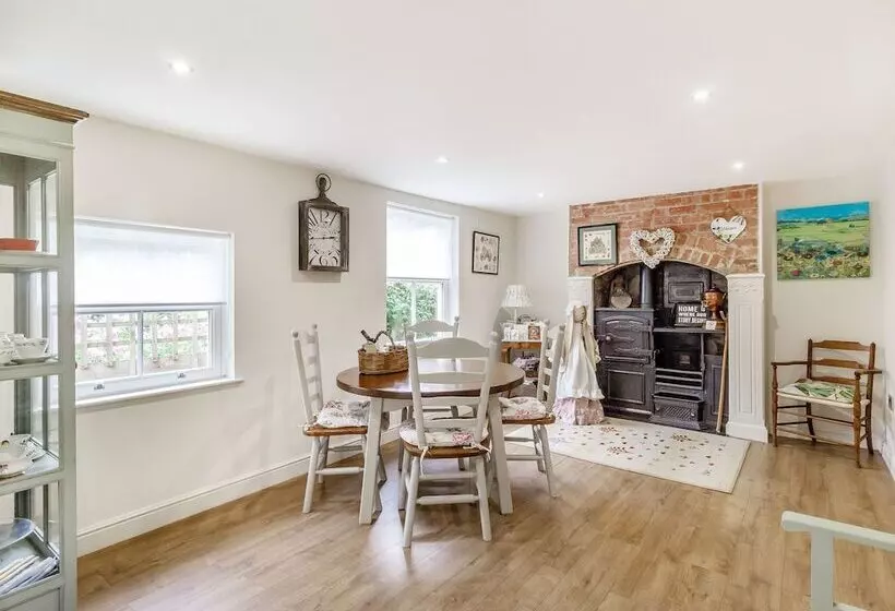 Magnolia Cottage