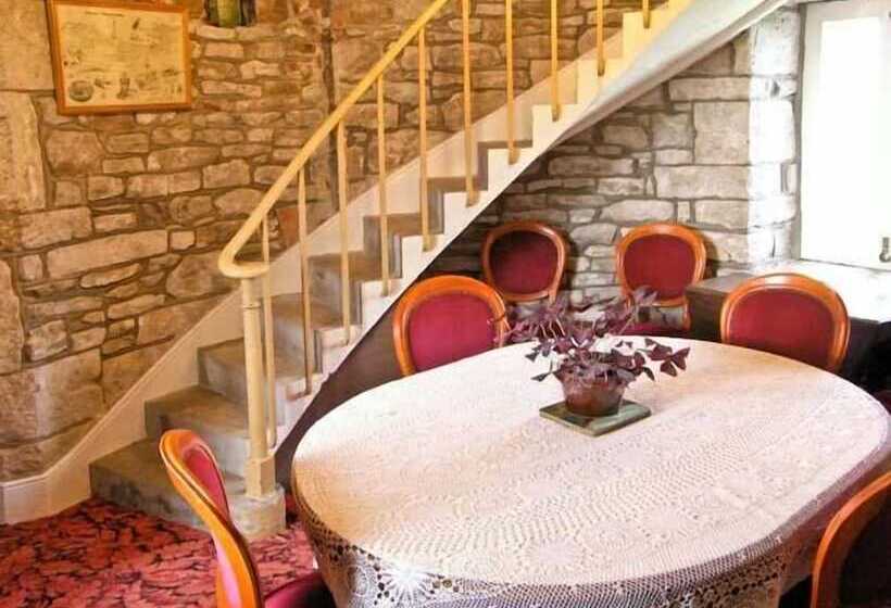 Old Higher Lighthouse Stopes Cottage