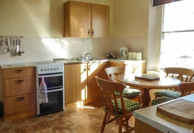 Old Higher Lighthouse Stopes Cottage