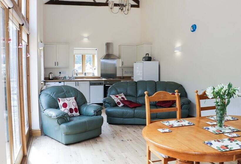 The Barn At Pillocks Green