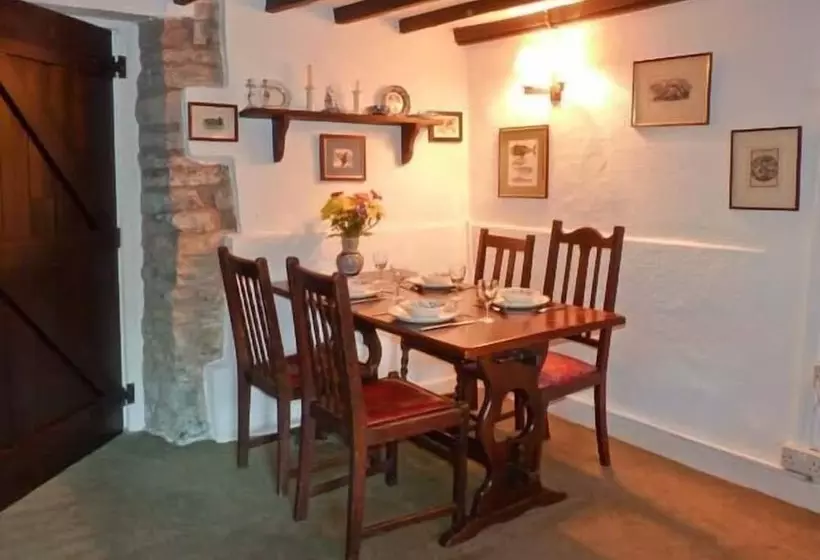 Woodforde Cottage