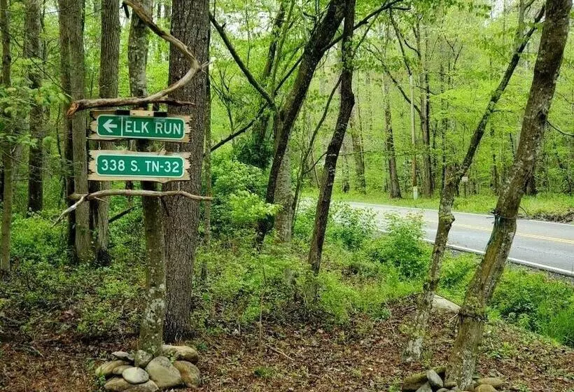 Elk Run On Cosby Creek   2 Bedrooms, 2 Baths, Sleeps 7 Cabin By Redawning