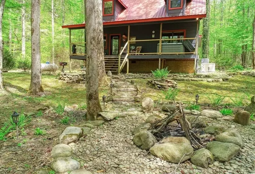 Elk Run On Cosby Creek   2 Bedrooms, 2 Baths, Sleeps 7 Cabin By Redawning