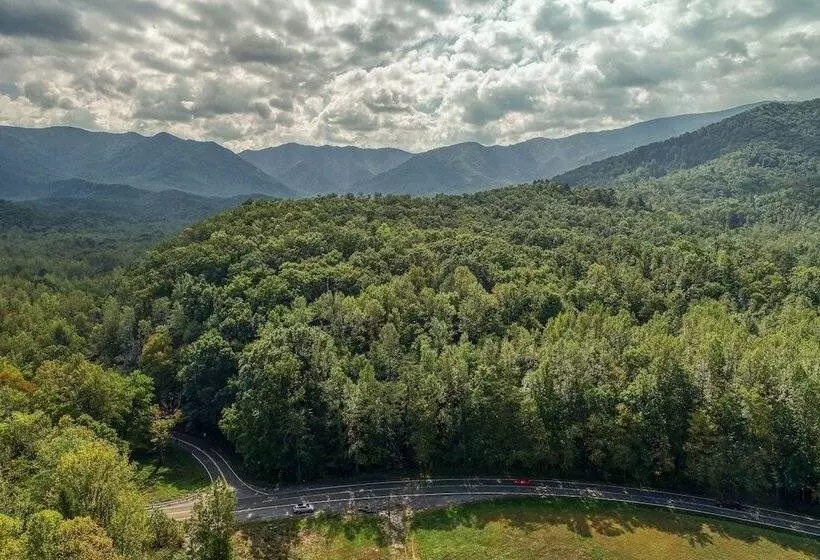 Elk Run On Cosby Creek   2 Bedrooms, 2 Baths, Sleeps 7 Cabin By Redawning
