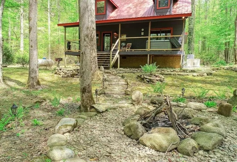 Elk Run On Cosby Creek   2 Bedrooms, 2 Baths, Sleeps 7 Cabin By Redawning